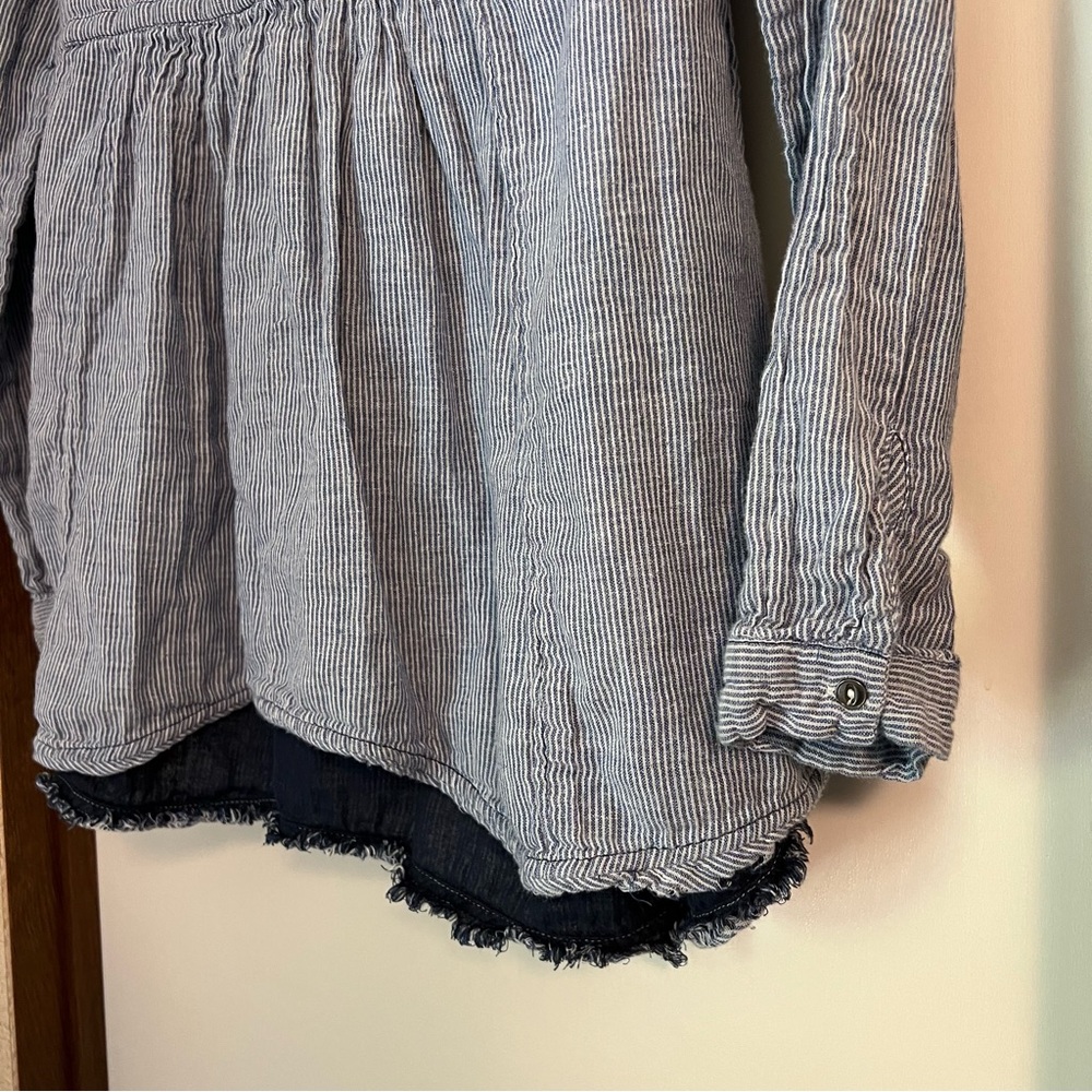 Free People All Who Wander Subtle Striped Blue White Top Cotton Chambray XS - Picture 5 of 13